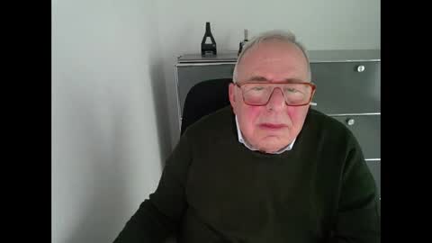 martin_1947 online show from October 13, 2025, 3:45 pm