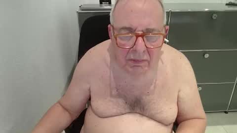 martin_1947 online show from January 8, 2026, 12:24 am