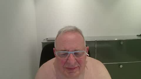 martin_1947 online show from June 11, 2026, 10:08 pm