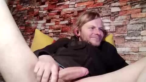 Snapshot of martin_777106841 chatting on October 25, 2025, 10:26 pm VG online show from October 25, 2025, 10:26 pm