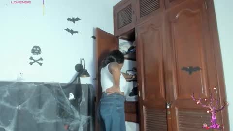 Laura online show from October 26, 2025, 7:53 pm