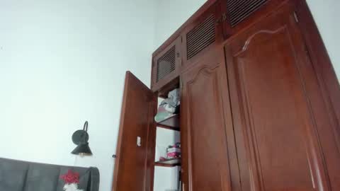 Laura online show from December 1, 2025, 7:41 pm