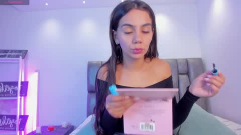Snapshot of martina_mancinii chatting on January 18, 2025, 12:04 pm Martina online show from January 18, 2025, 12:04 pm