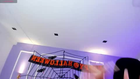 Snapshot of martina_saenz1 chatting on October 31, 2025, 8:43 pm Martina online show from October 31, 2025, 8:43 pm