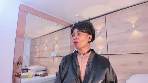 martina touss  online show from October 24, 2025, 11:39 am