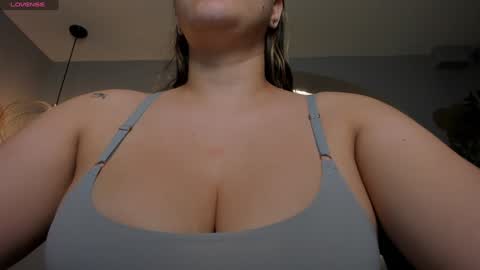 Snapshot of martinnabonnet chatting on December 4, 2024, 10:35 am Martinna Bonnet online show from December 4, 2024, 10:35 am