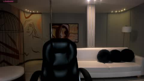 Snapshot of martinnabonnet chatting on February 10, 2025, 10:09 am Martinna Bonnet online show from February 10, 2025, 10:09 am