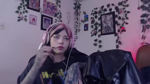 Snapshot of mary_janness chatting on January 2, 2025, 6:34 pm 100 online show from January 2, 2025, 6:34 pm