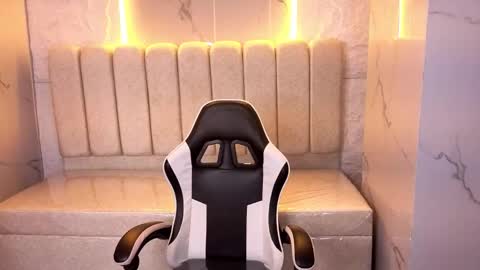 mary_luxx_tp online show from November 2, 2025, 3:20 am