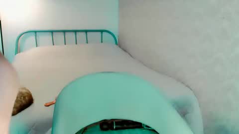 Anna online show from May 17, 2026, 4:32 am