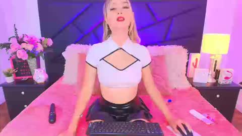 Snapshot of marydeniro chatting on September 9, 2025, 8:41 pm online show from September 9, 2025, 8:41 pm