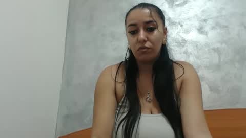 maryem online show from November 21, 2025, 1:54 pm