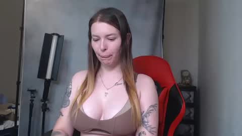 MaryHotLoves online show from October 22, 2025, 4:51 pm