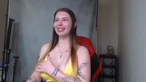 MaryHotLoves online show from November 4, 2025, 3:44 pm