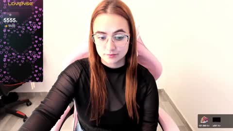Snapshot of maryluna95 chatting on January 29, 2025, 12:22 am Dulce Maria online show from January 29, 2025, 12:22 am