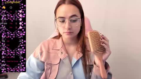 Snapshot of maryluna95 chatting on February 18, 2025, 2:05 am Dulce Maria online show from February 18, 2025, 2:05 am