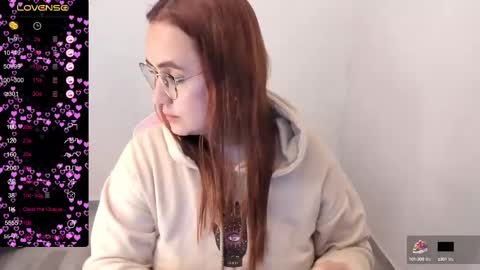Snapshot of maryluna95 chatting on February 19, 2025, 2:44 am Dulce Maria online show from February 19, 2025, 2:44 am