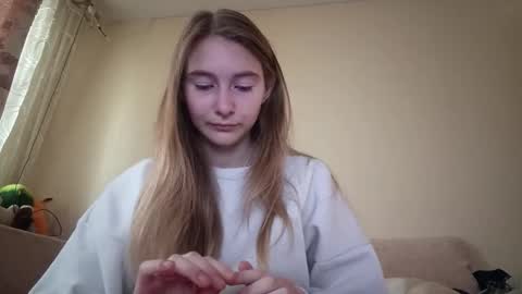 Snapshot of marylynreifsnider chatting on September 18, 2025, 5:53 am Hi My name is Elina Im 18 years old. online show from September 18, 2025, 5:53 am