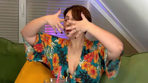 Snapshot of marymurrays chatting on December 5, 2024, 7:06 pm MaryMurrays online show from December 5, 2024, 7:06 pm