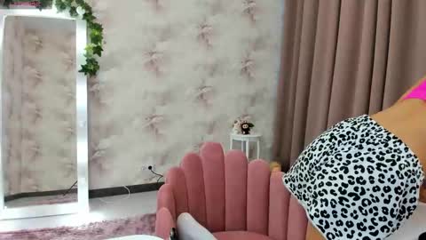 Snapshot of maryy_senn chatting on September 17, 2025, 3:08 am Luucy UTC1 Mon Tue Wed Thu Fri 0500-1130 online show from September 17, 2025, 3:08 am
