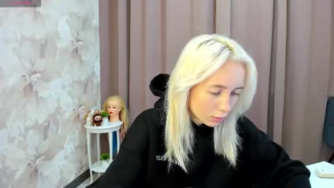 Luucy UTC1 Mon Tue Wed Thu Fri 0500-1130 online show from October 27, 2025, 2:37 am