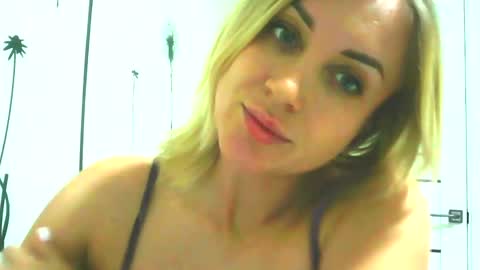Snapshot of maryyemm chatting on January 15, 2025, 7:34 pm maryyemm online show from January 15, 2025, 7:34 pm