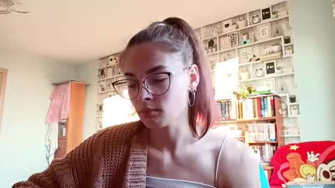 Kelly online show from April 6, 2026, 9:10 am