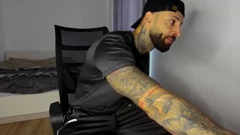 Snapshot of masculineguy69 chatting on November 6, 2025, 6:58 am masculineguy69 online show from November 6, 2025, 6:58 am