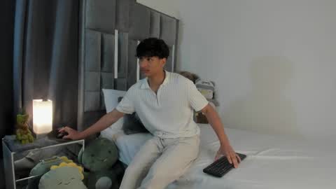 mash_angelo online show from October 9, 2025, 2:31 am