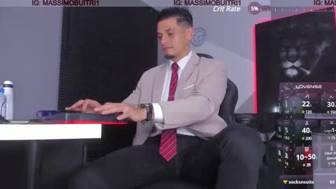 Snapshot of massimo_g chatting on December 28, 2024, 12:04 am I am Massimo online show from December 28, 2024, 12:04 am