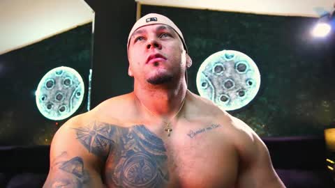 massimowalton2 online show from November 16, 2025, 2:06 am