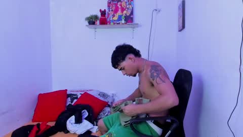 master_boy28 online show from February 18, 2025, 1:43 am