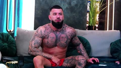 Snapshot of masterkingofmuscle chatting on January 28, 2025, 10:02 am masterkingofmuscle online show from January 28, 2025, 10:02 am