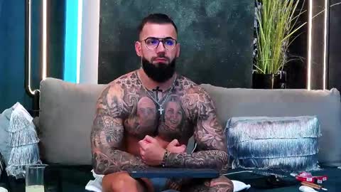 Snapshot of masterkingofmuscle chatting on March 6, 2025, 1:46 pm masterkingofmuscle online show from March 6, 2025, 1:46 pm