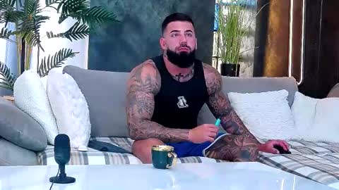 Snapshot of masterkingofmuscle chatting on September 15, 2025, 8:03 am masterkingofmuscle online show from September 15, 2025, 8:03 am