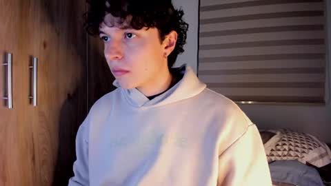 mastrangelo_x online show from June 19, 2026, 4:39 am