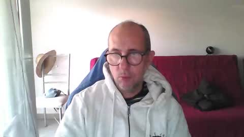 mat11efou online show from September 28, 2025, 7:47 am