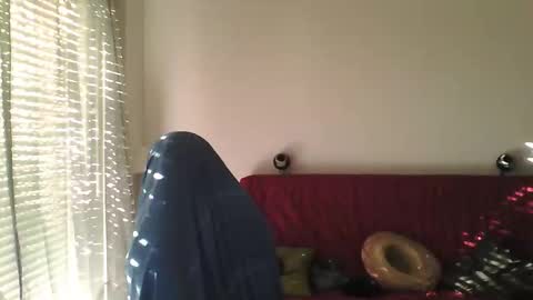 mat11efou online show from October 13, 2025, 3:34 pm