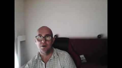 Snapshot of mat11efou chatting on May 15, 2026, 8:43 am mat11efou online show from May 15, 2026, 8:43 am
