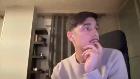 Snapshot of matahavi chatting on December 21, 2025, 8:27 pm Aaron online show from December 21, 2025, 8:27 pm