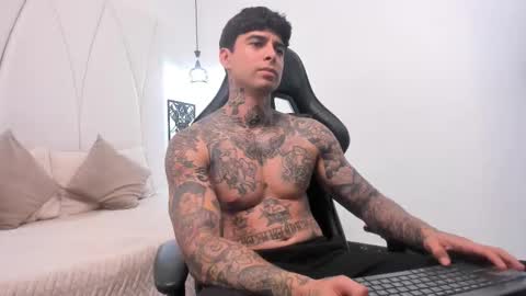 mateo_dilucajs1 online show from September 10, 2025, 9:59 pm