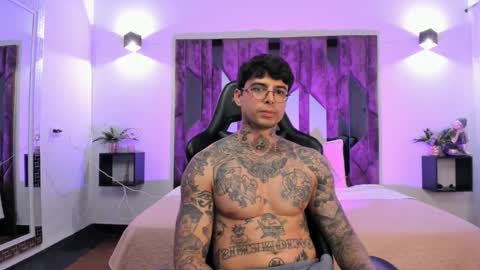 mateo_dilucajs1 online show from September 14, 2025, 6:51 pm