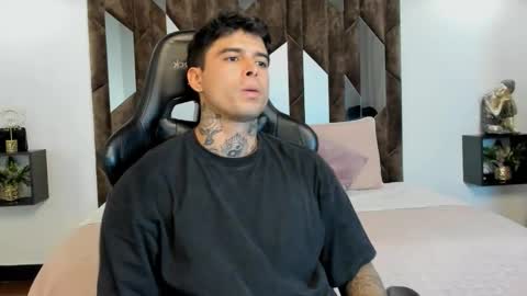 mateo_dilucajs1 online show from September 28, 2025, 8:03 pm