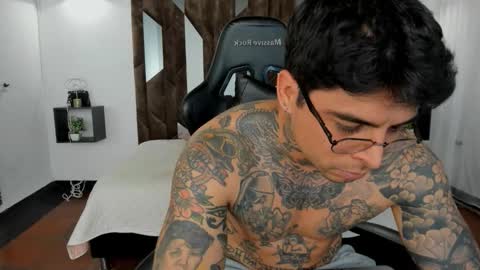 mateo_dilucajs1 online show from October 11, 2025, 9:46 pm