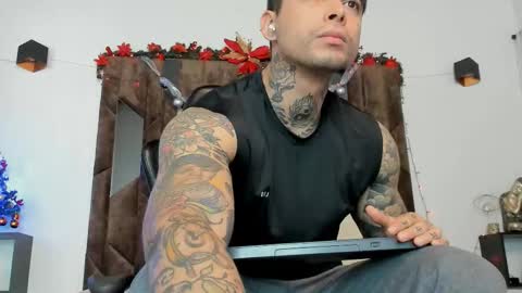 mateo_dilucajs1 online show from December 23, 2025, 10:24 am