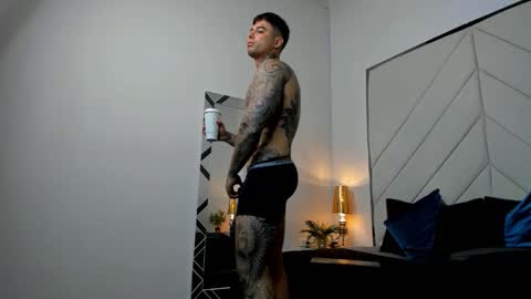 mateo_dilucajs1 online show from January 7, 2026, 10:34 pm