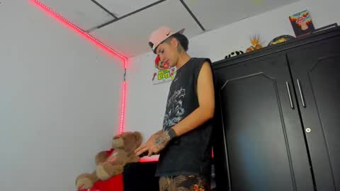 Snapshot of mateo_escobar chatting on October 19, 2025, 12:44 am mateo_escobar online show from October 19, 2025, 12:44 am