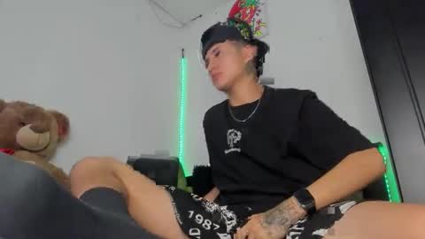 mateo_escobar online show from December 2, 2025, 8:59 pm