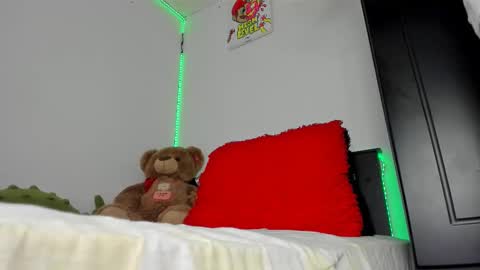 mateo_escobar online show from January 13, 2026, 11:48 am