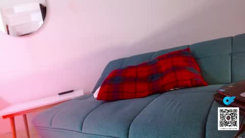 STRURIBE ON INSTAGRAM online show from October 2, 2025, 11:12 pm